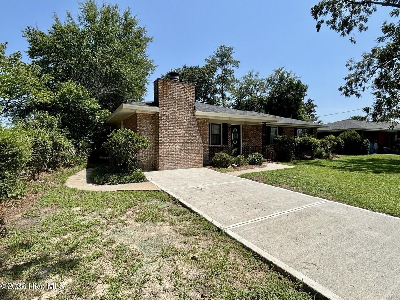 216 Weldon Rd - Photo 3 of 18