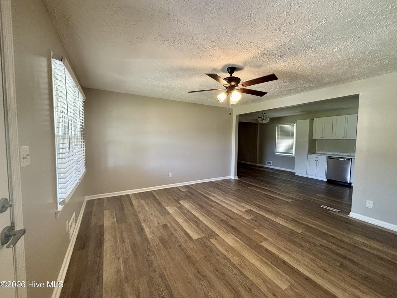 216 Weldon Rd - Photo 5 of 18