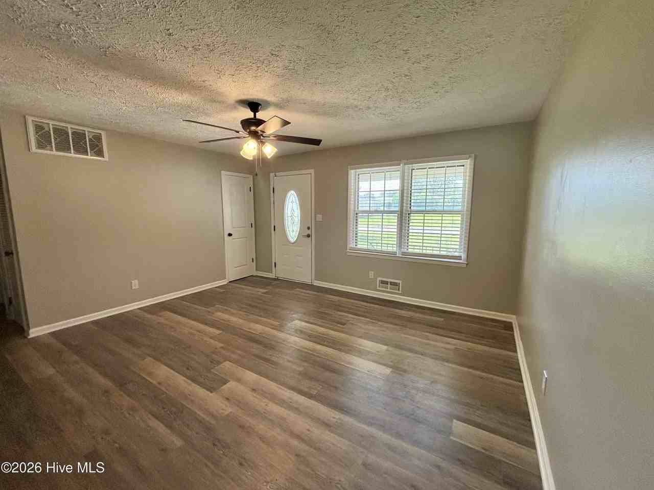 216 Weldon Rd - Photo 6 of 18
