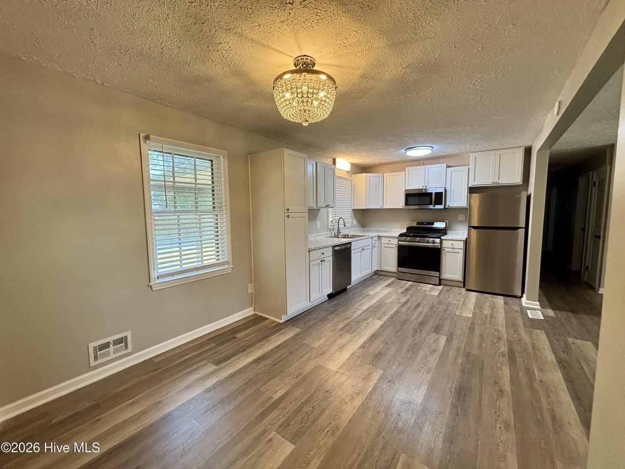 216 Weldon Rd - Photo 7 of 18
