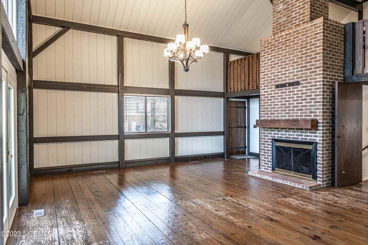 19 Shenecossett Ln - Photo 6 of 36