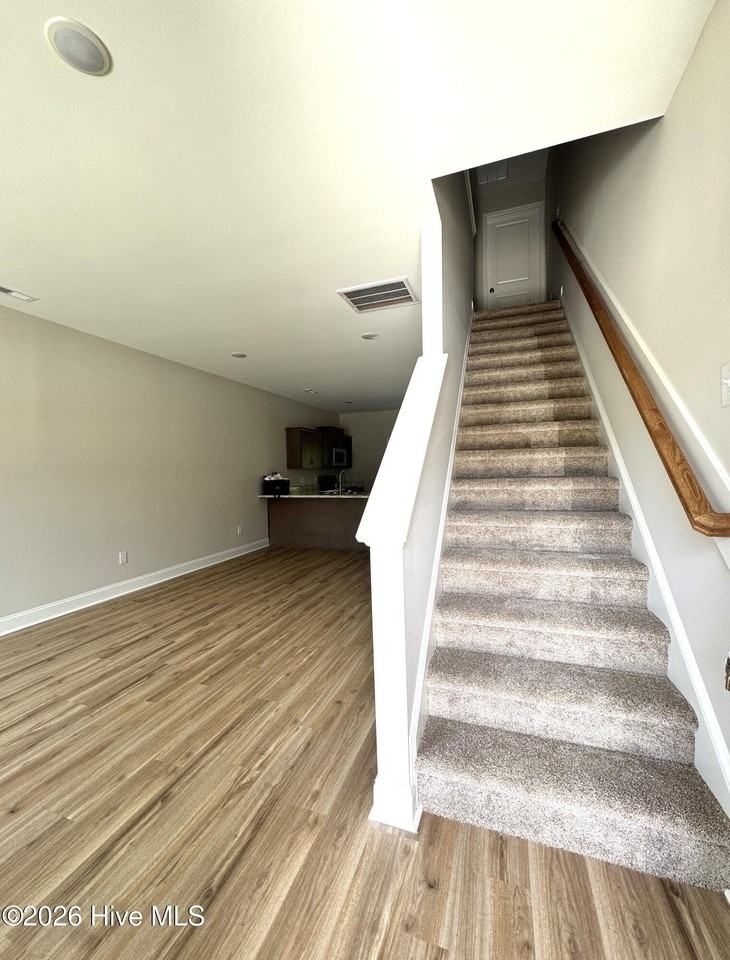 100 Loren Rd - Photo 2 of 22
