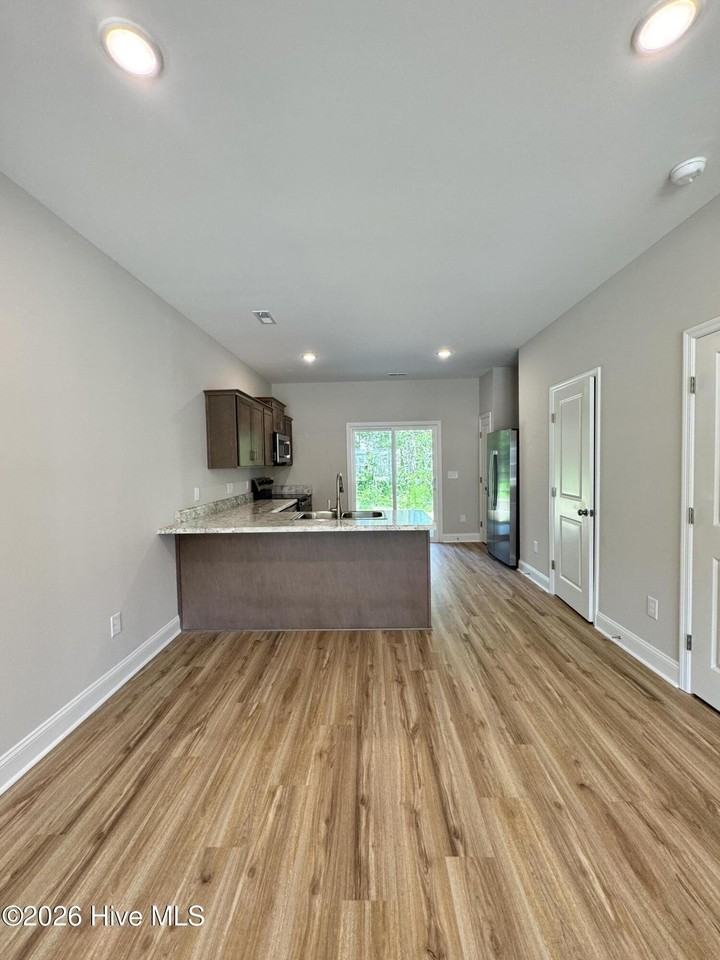 100 Loren Rd - Photo 3 of 22