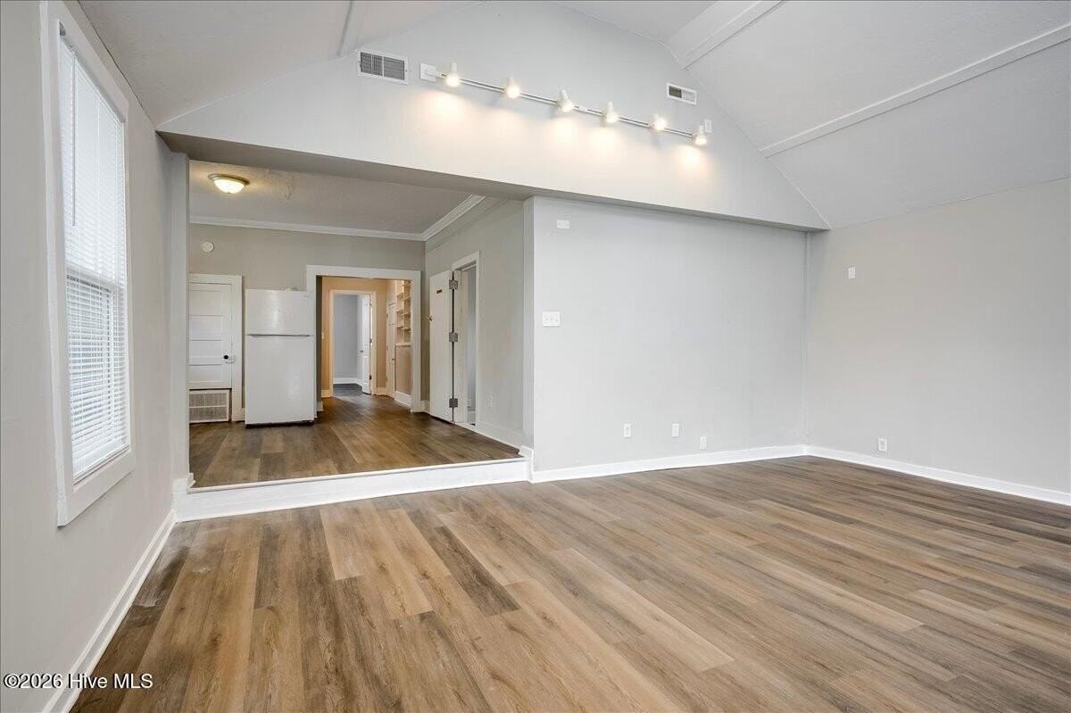 1736 Fenwick St - Photo 2 of 17