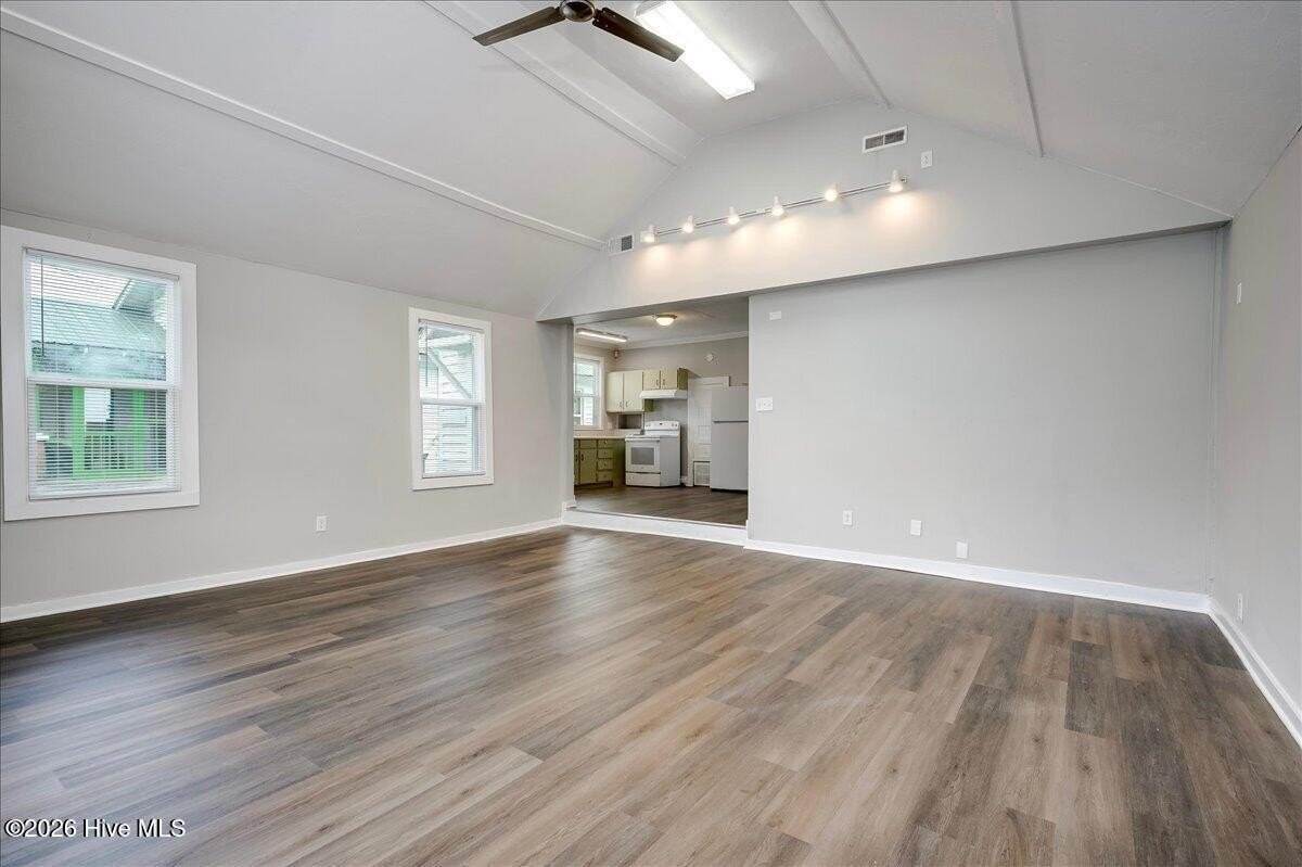 1736 Fenwick St - Photo 3 of 17