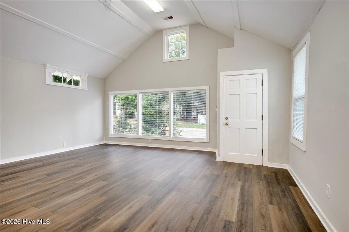 1736 Fenwick St - Photo 4 of 17