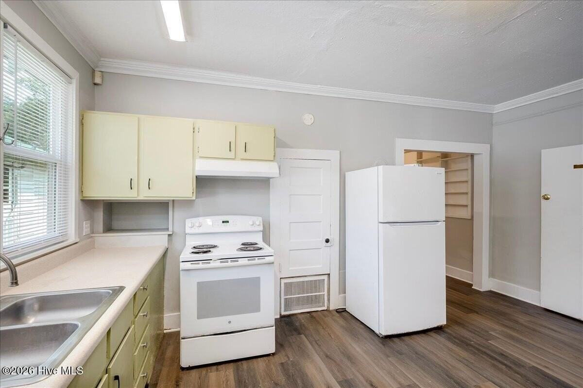 1736 Fenwick St - Photo 5 of 17