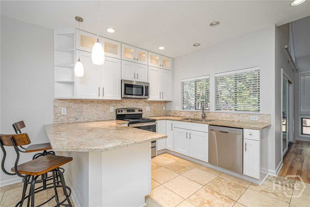 28 Dame Kathryn Dr - Photo 6 of 36