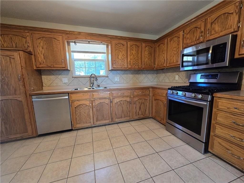 718 Brookside Dr - Photo 7 of 22