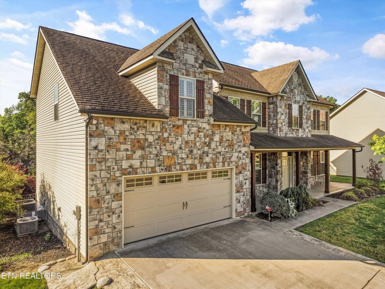 12306 Blacksburg Ln - Photo 4 of 50