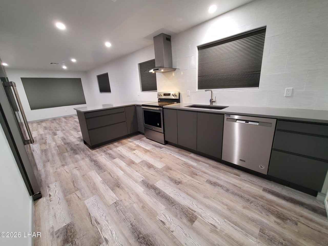 410 Hummingbird Dr #3 - Photo 3 of 10