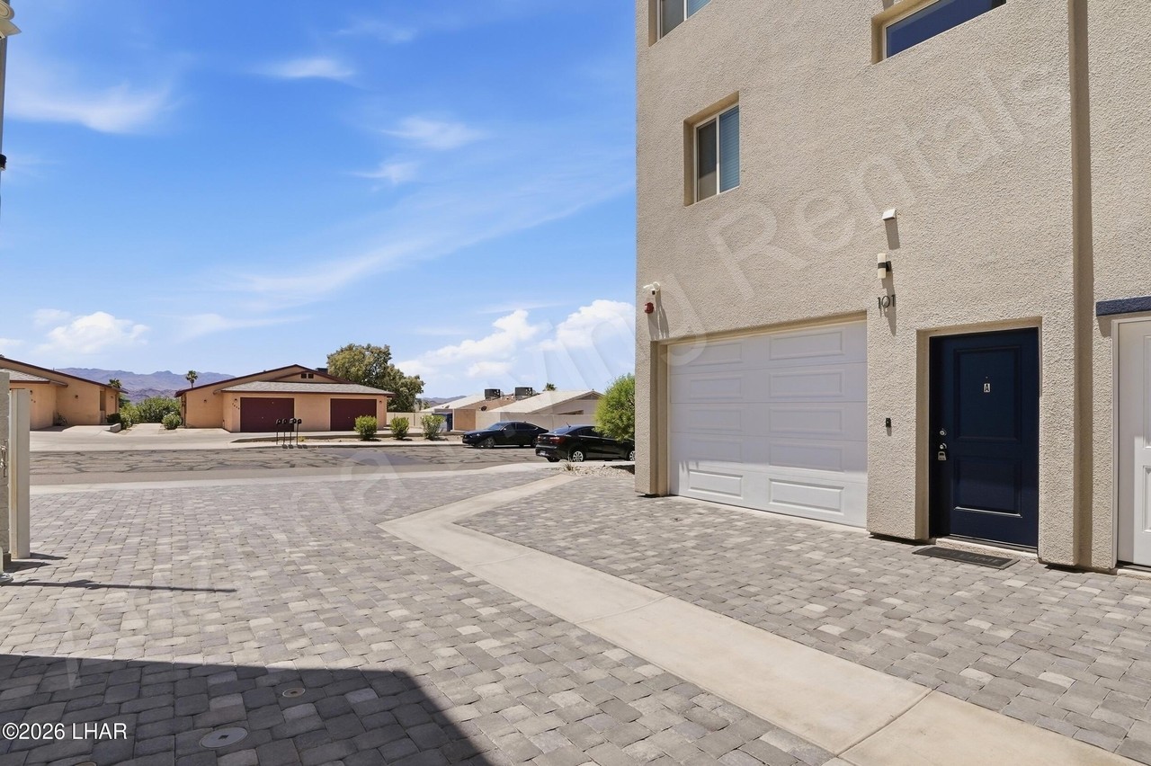 2061 Magnolia Dr #2FB - Photo 4 of 16
