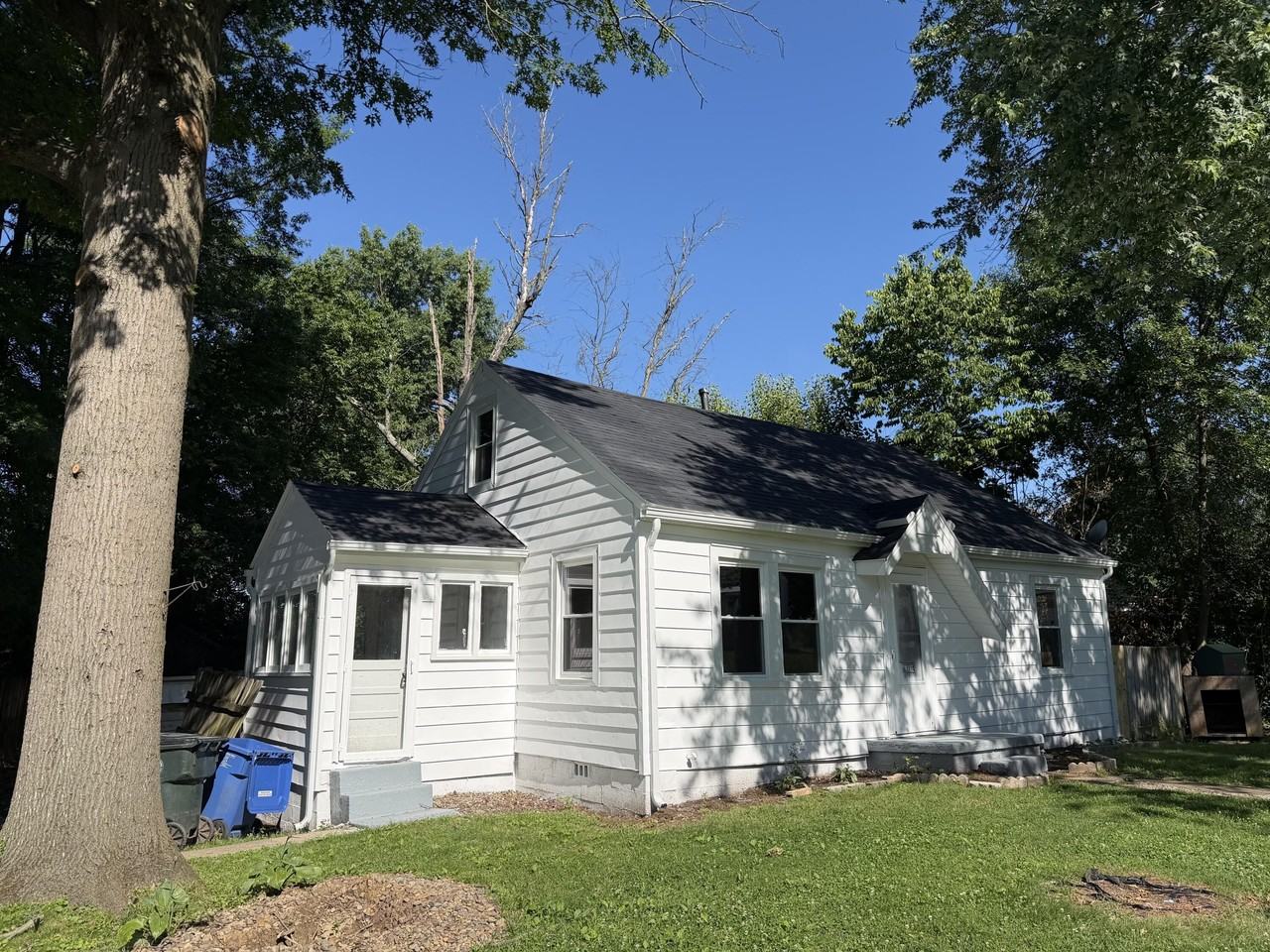 1120 Sparks Rd - Photo 2 of 17