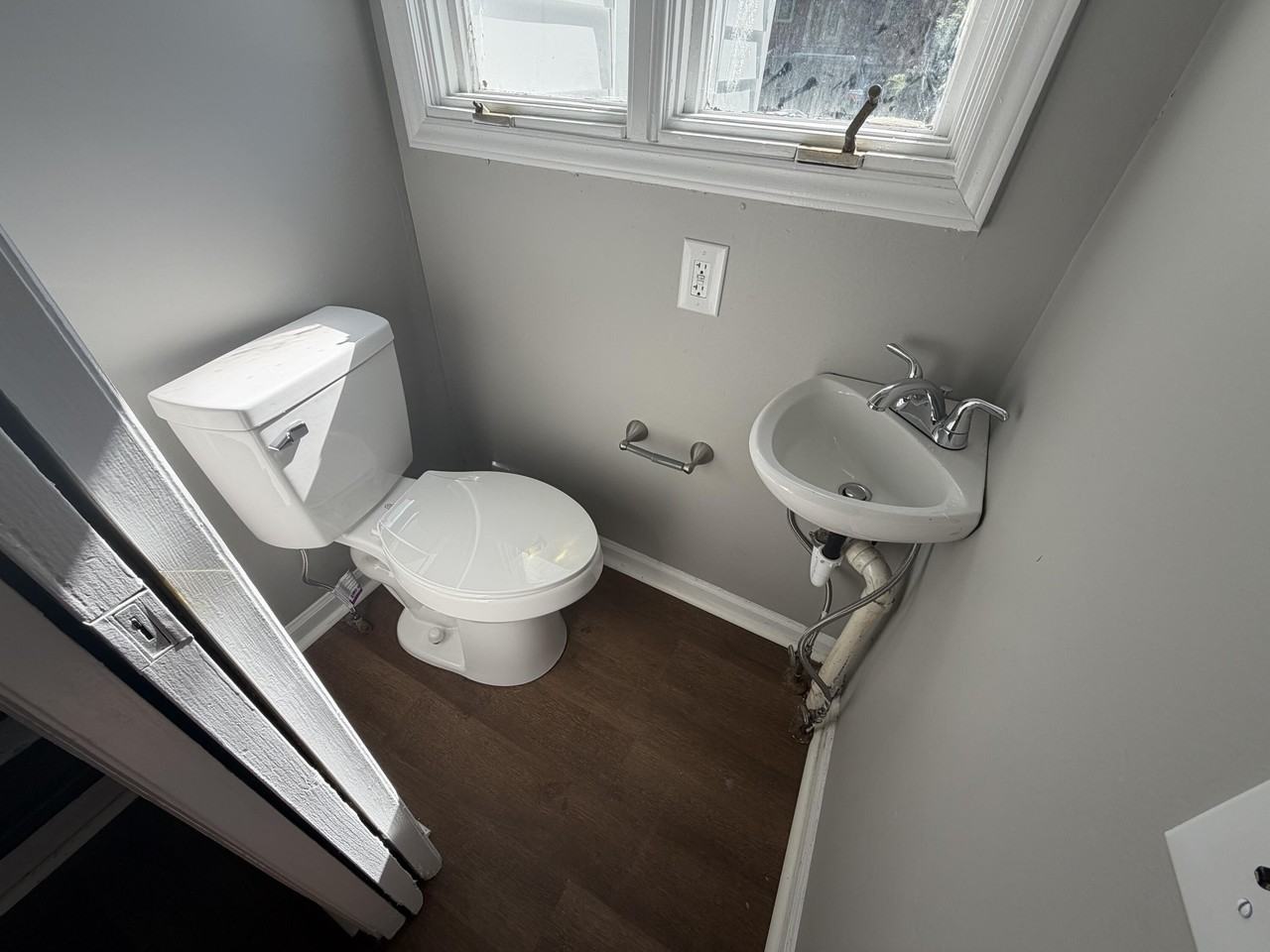 1120 Sparks Rd - Photo 3 of 17