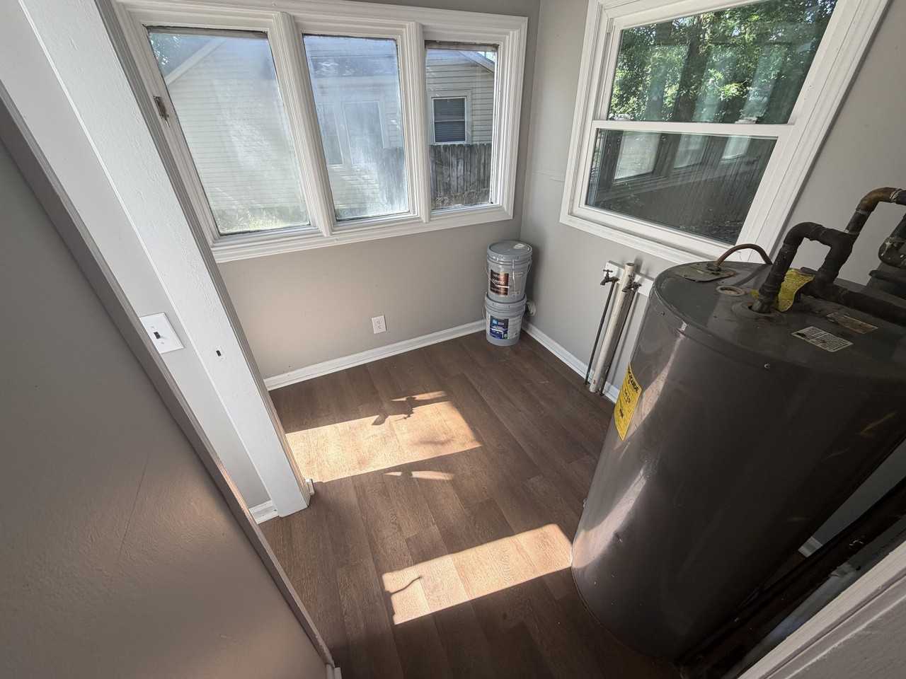 1120 Sparks Rd - Photo 4 of 17