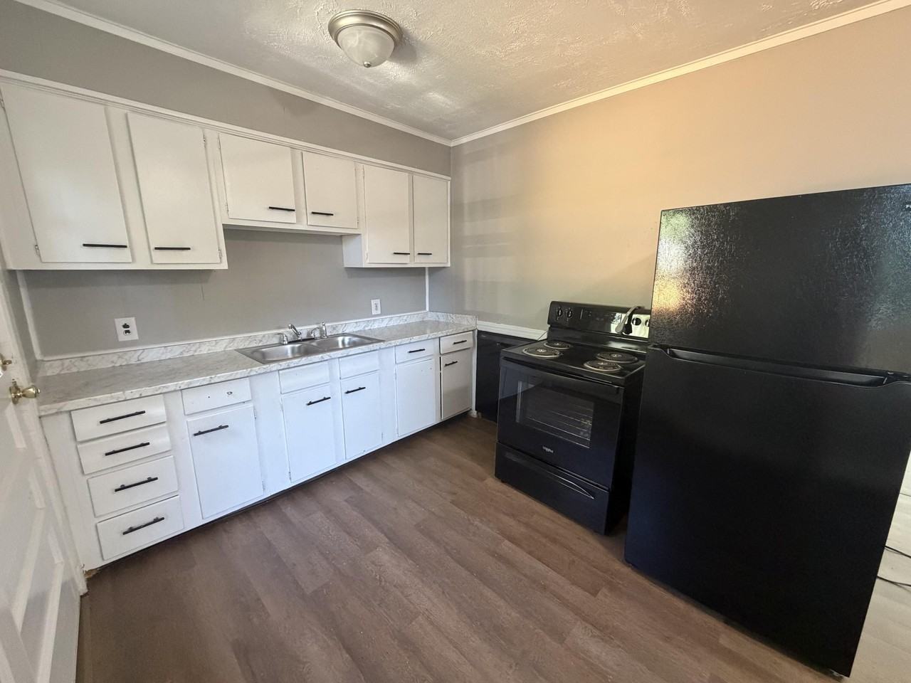 1120 Sparks Rd - Photo 6 of 17
