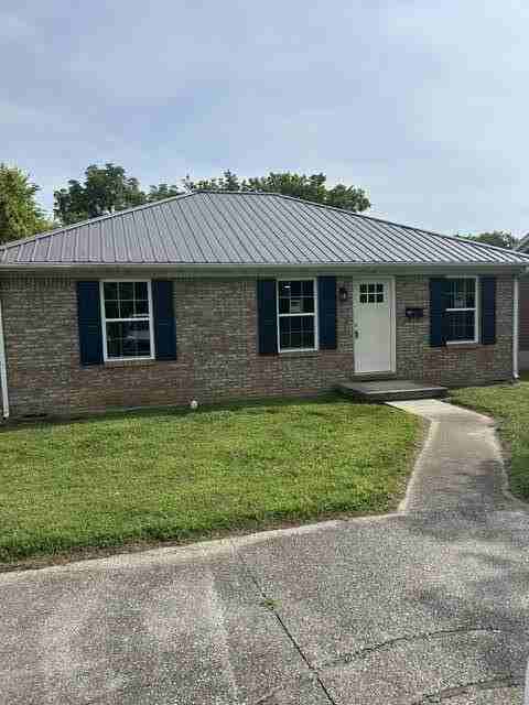 909 E Irvine St - Photo 3 of 19