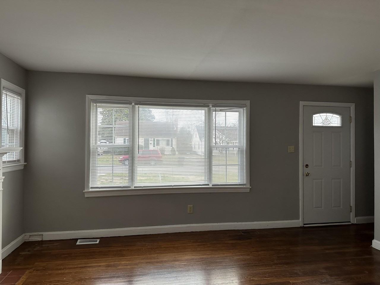 635 Longview Dr - Photo 4 of 26