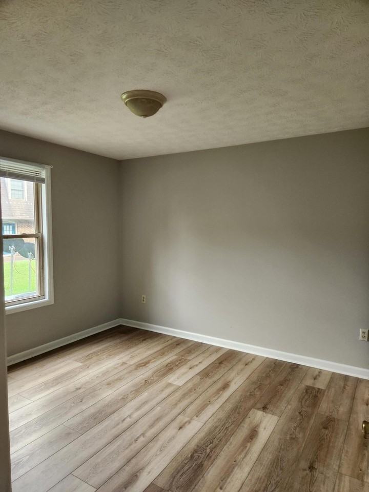 245 Maryland Dr #2 - Photo 4 of 6