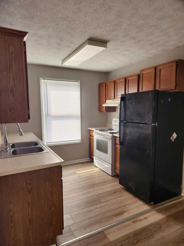 245 Maryland Dr #2 - Photo 5 of 6