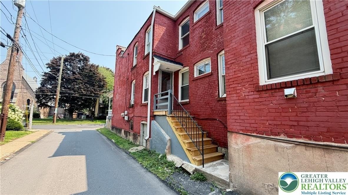 156 Hanover St #156B - Photo 3 of 17