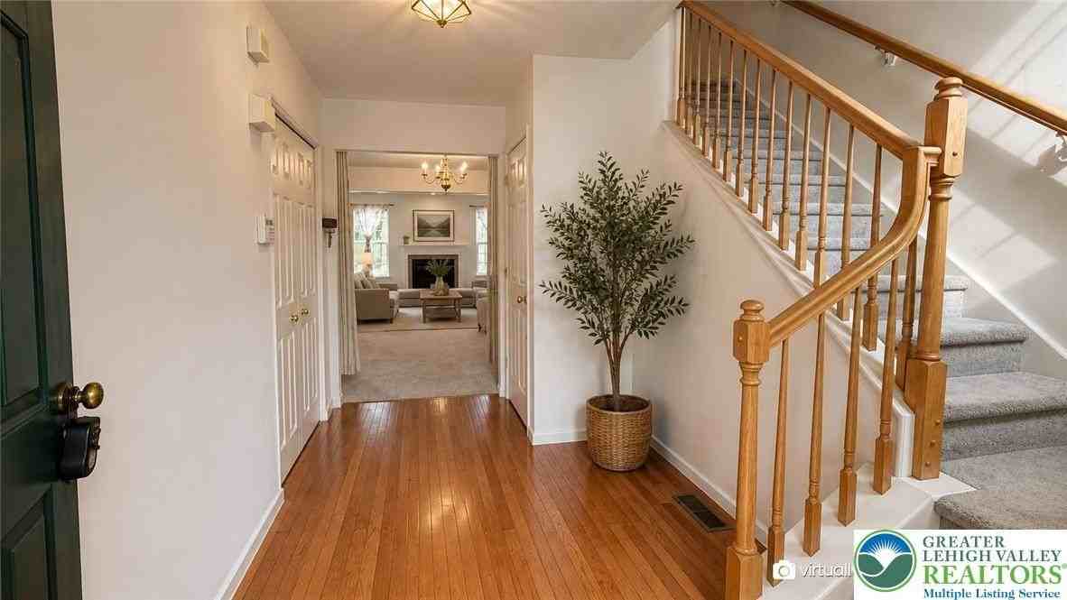 2014 Rolling Meadow Dr - Photo 4 of 25