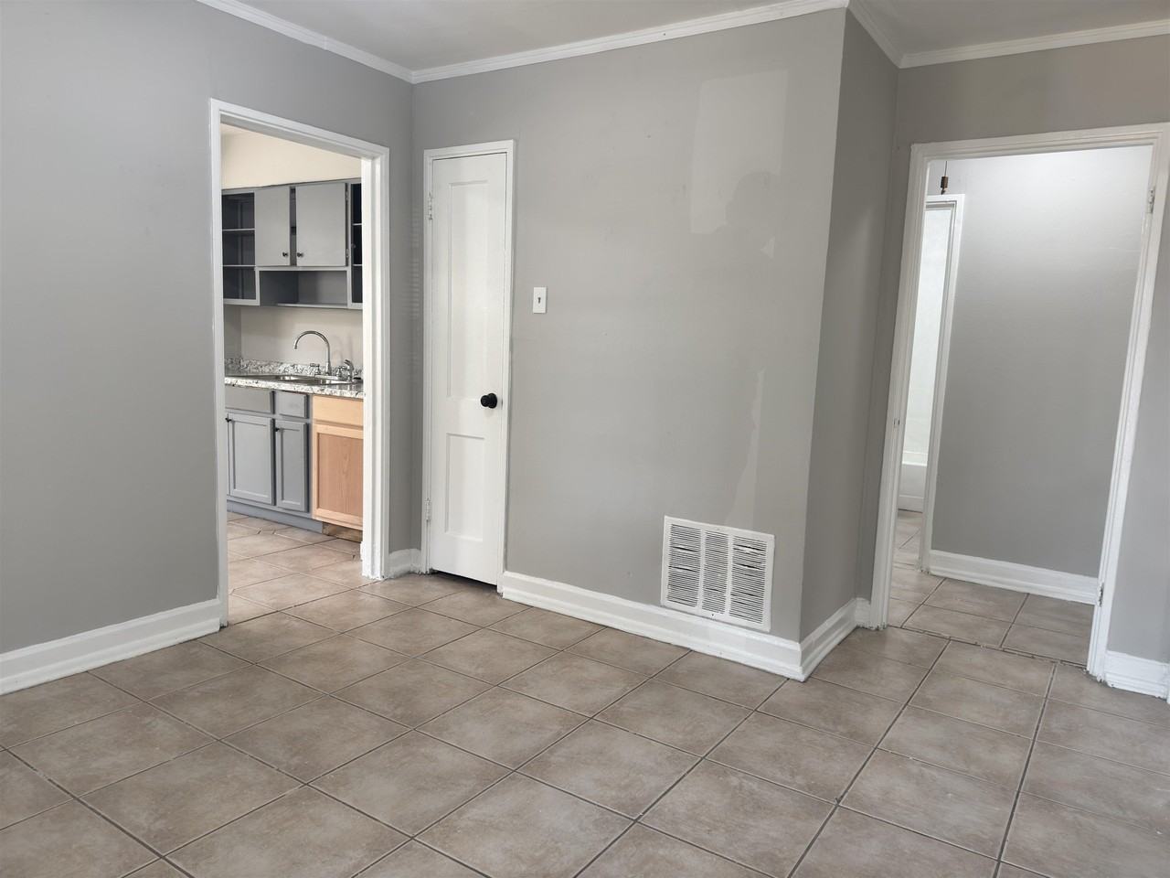 1770 Sugarloaf St - Photo 2 of 15