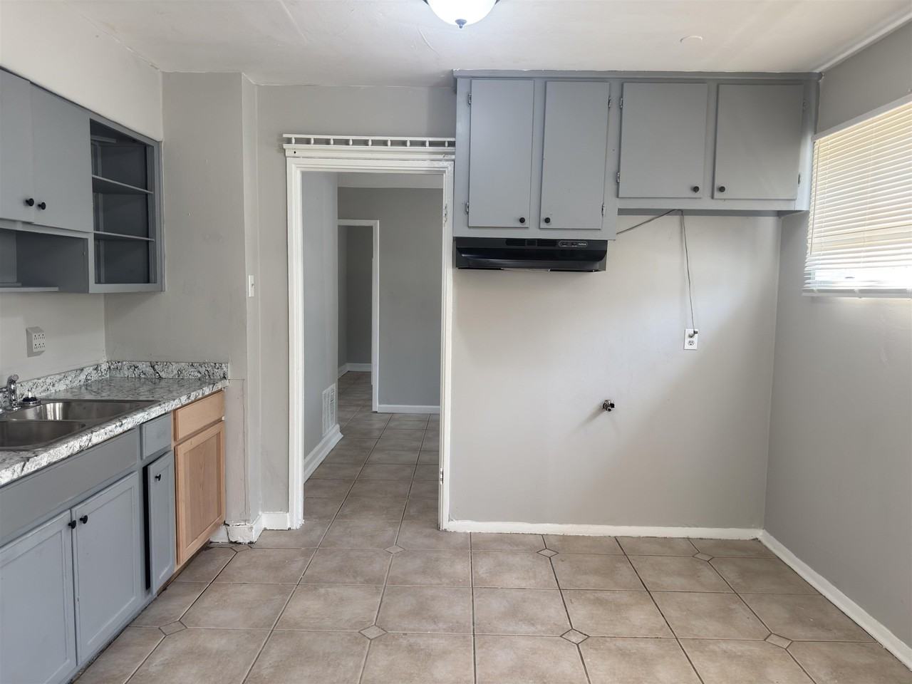 1770 Sugarloaf St - Photo 4 of 15