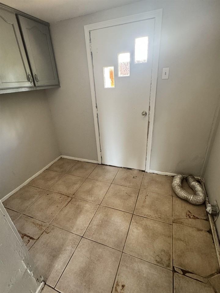 1770 Sugarloaf St - Photo 7 of 15