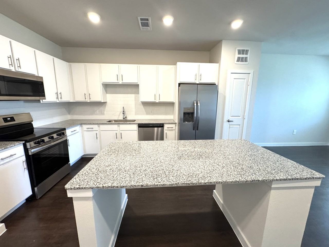 455 Elevon Pkwy #05-1102 - Photo 4 of 8