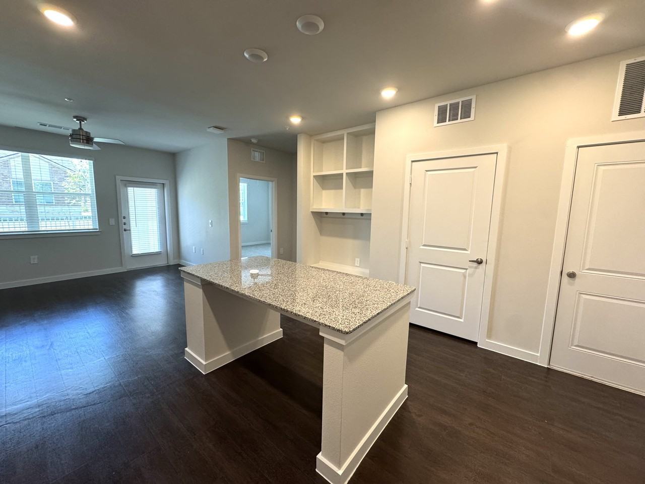 455 Elevon Pkwy #05-1102 - Photo 5 of 8