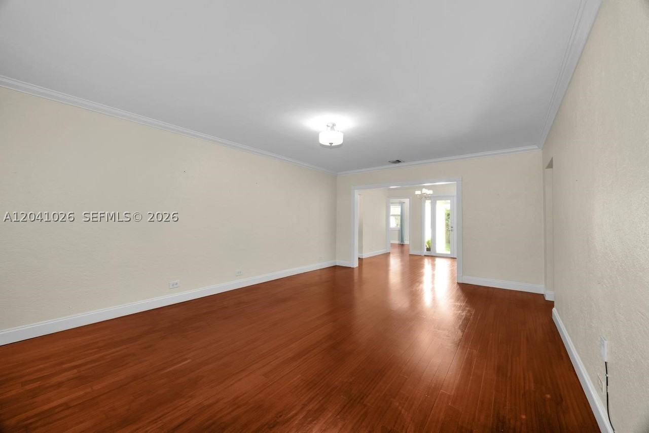 829 Medina Ave - Photo 3 of 22