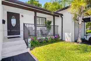 1912 N 42nd Ave - Photo 1 of 1