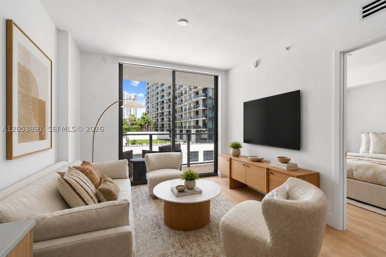 90 Ne 32nd St #710 - Photo 4 of 29