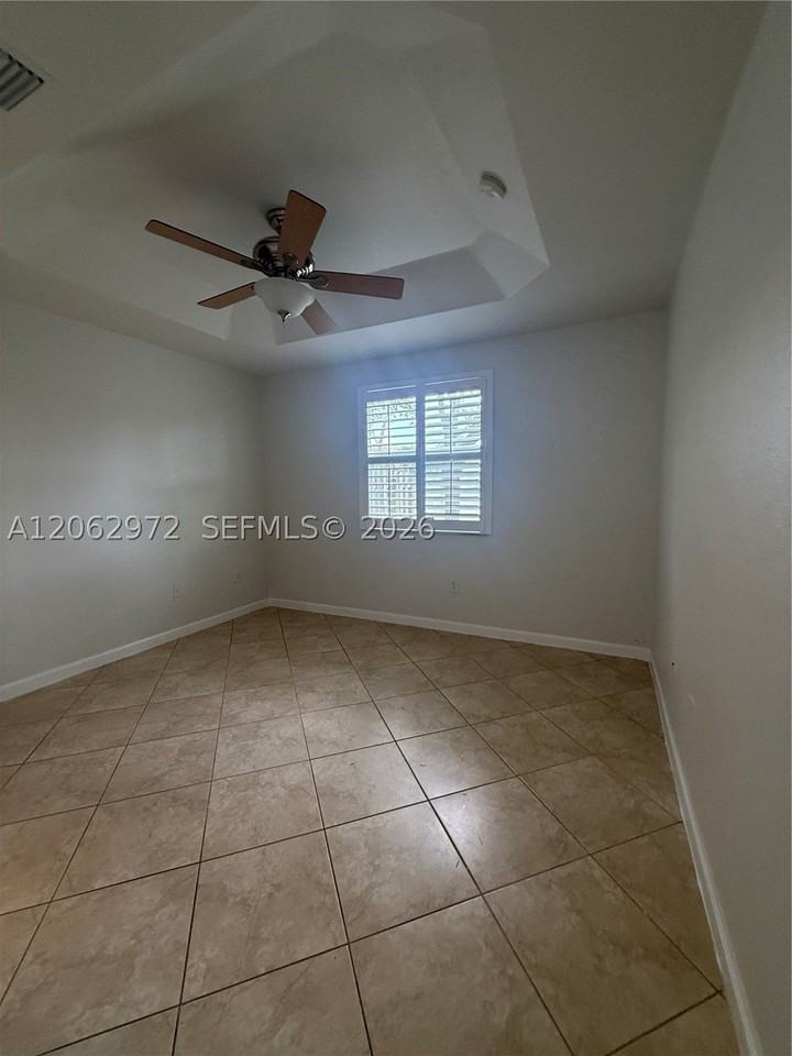 3064 Se 1st Dr #7 - Photo 5 of 21
