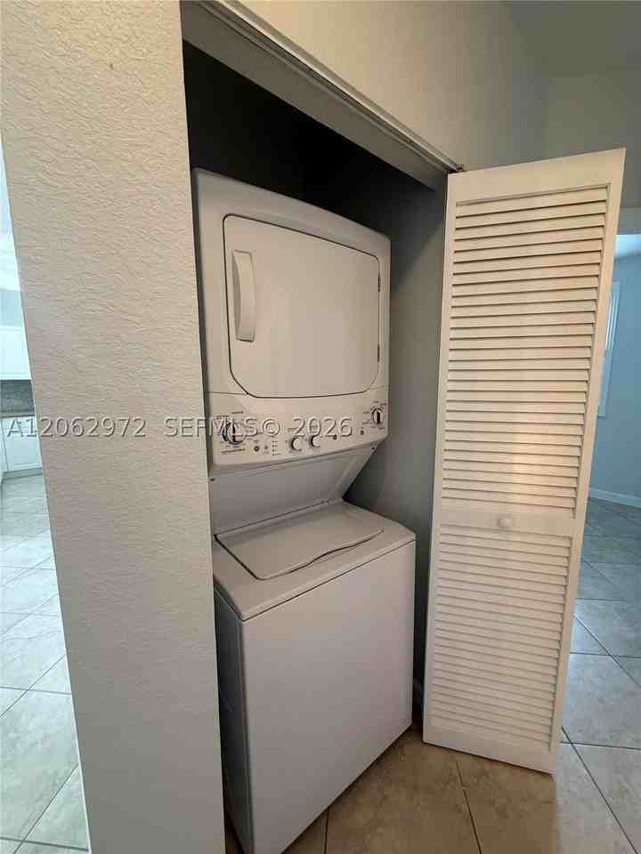 3064 Se 1st Dr #7 - Photo 6 of 21