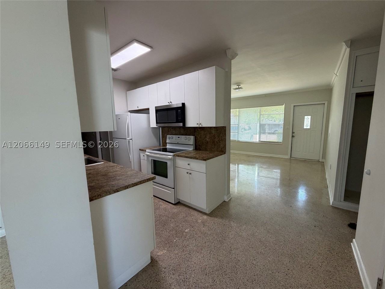 980 W 53rd Ter - Photo 2 of 8