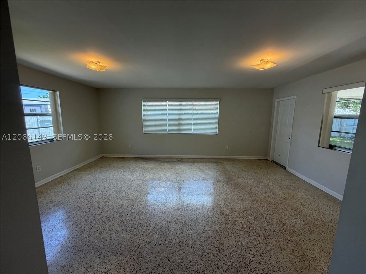 980 W 53rd Ter - Photo 3 of 8