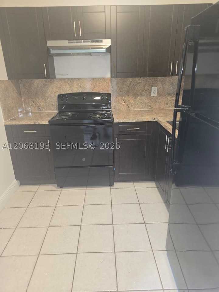 13725 Ne 6th Ave #104 - Photo 5 of 10