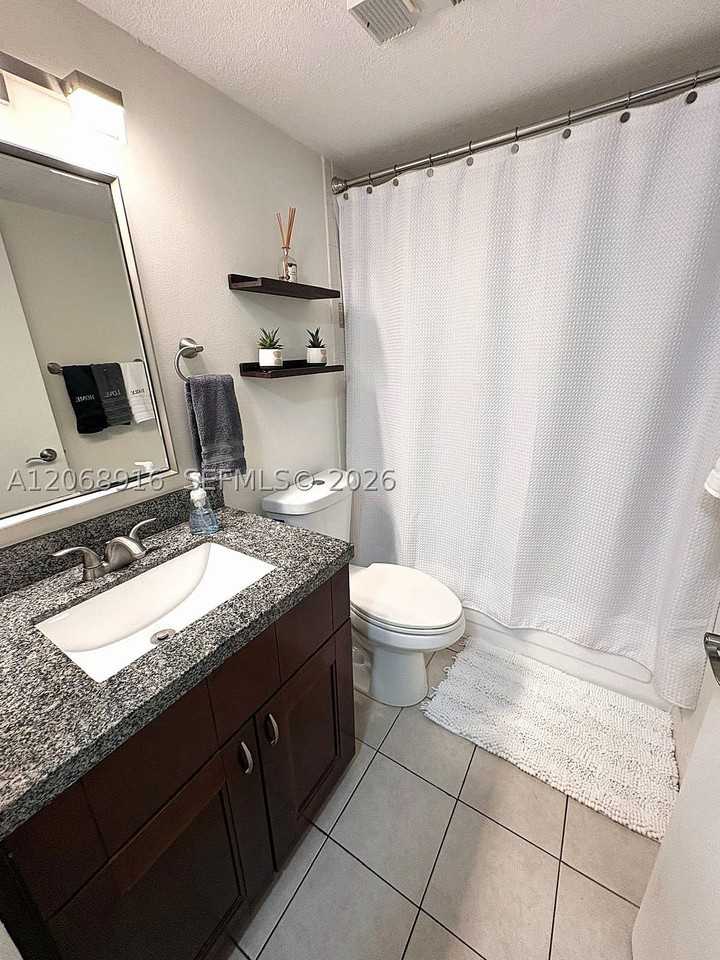 800 N Miami Ave #E905 - Photo 3 of 12