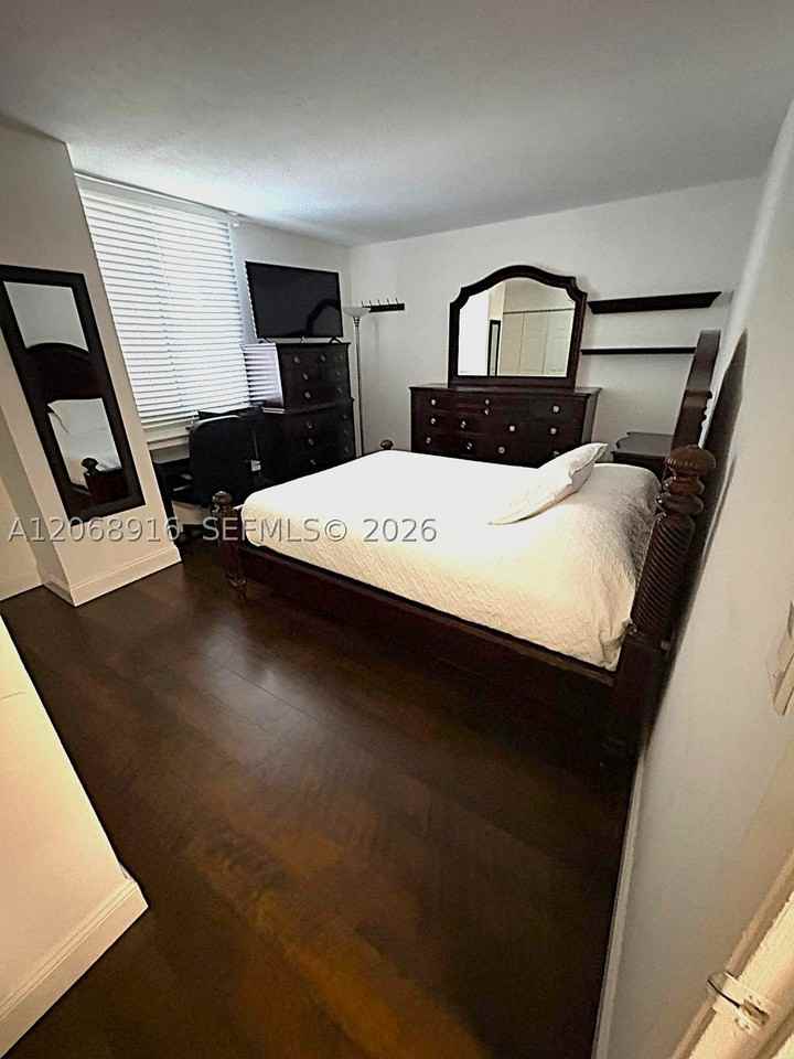 800 N Miami Ave #E905 - Photo 4 of 12