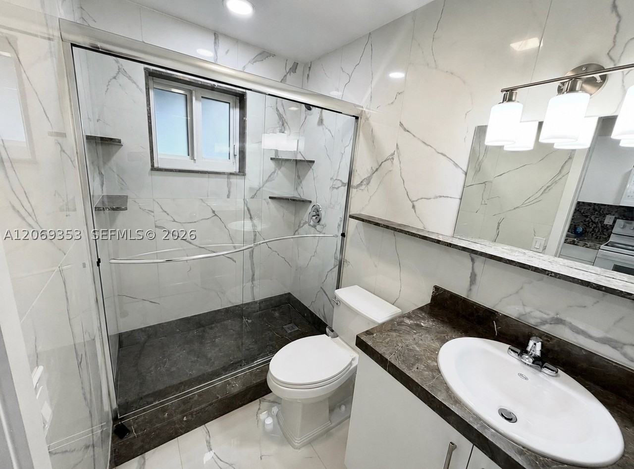 931 Sw 82nd Ave #3 - Photo 5 of 34