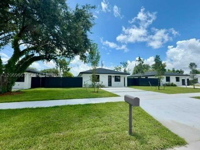 2420 Nw 154th St - Photo 2 of 44