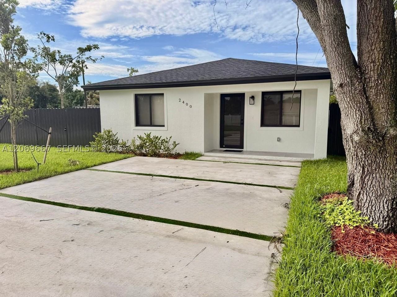 2420 Nw 154th St - Photo 6 of 44
