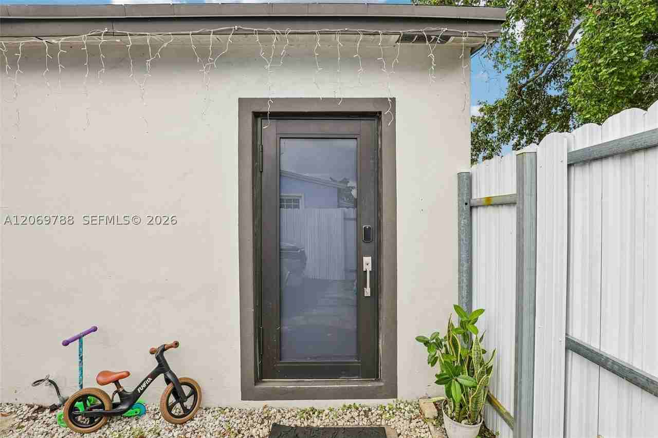 1421 N 68th Ter #1421 - Photo 5 of 30