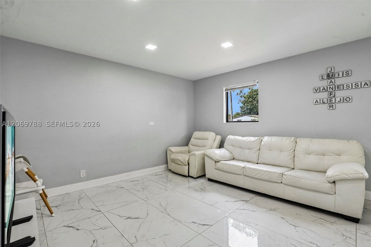 1421 N 68th Ter #1421 - Photo 7 of 30
