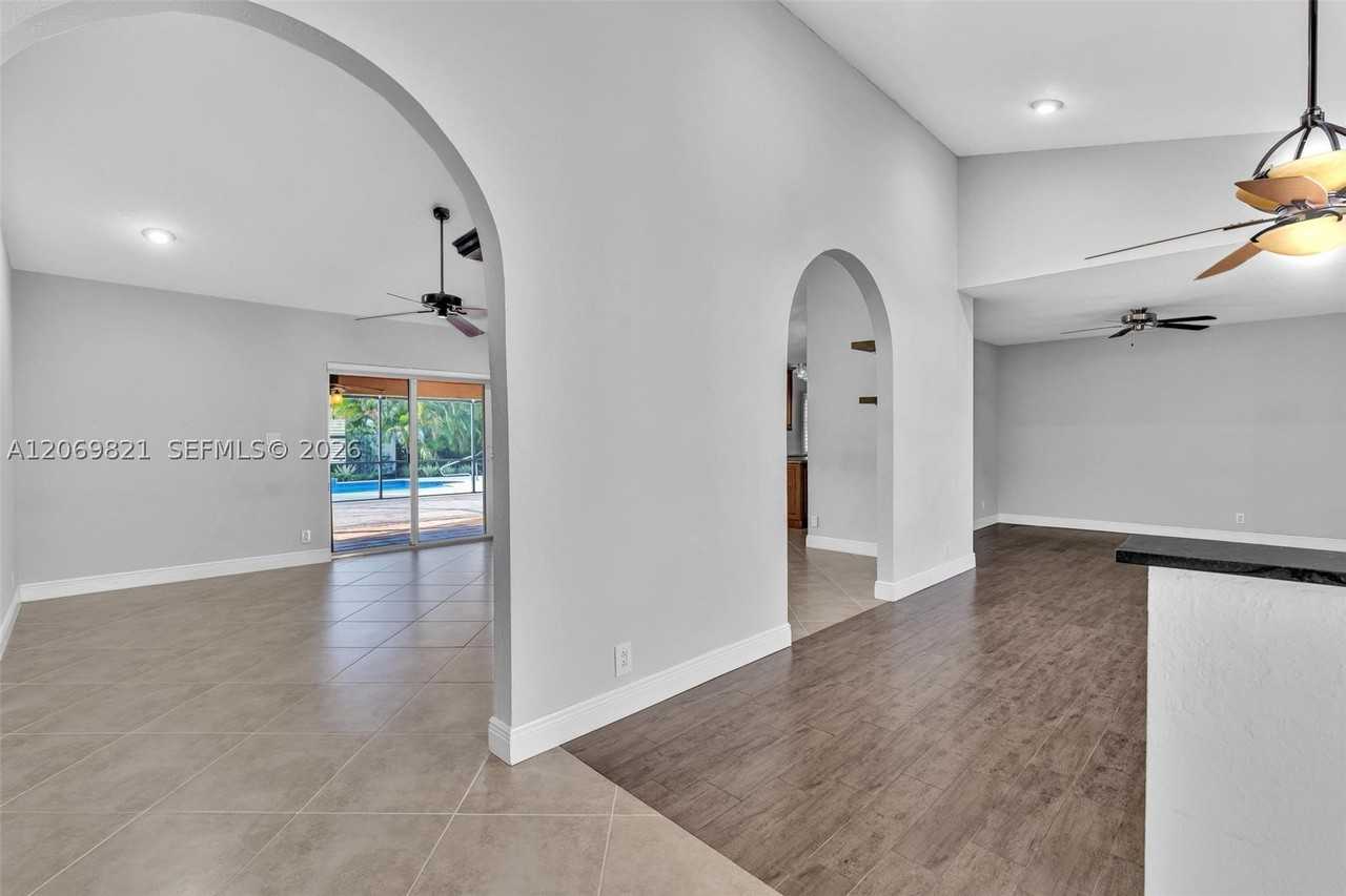 18232 104th Ter S - Photo 5 of 47