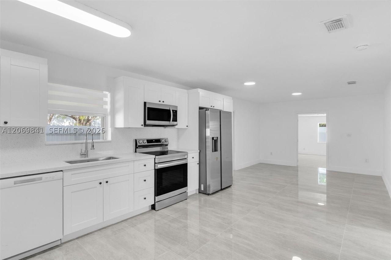 9999 Nw 25th Ter - Photo 3 of 32