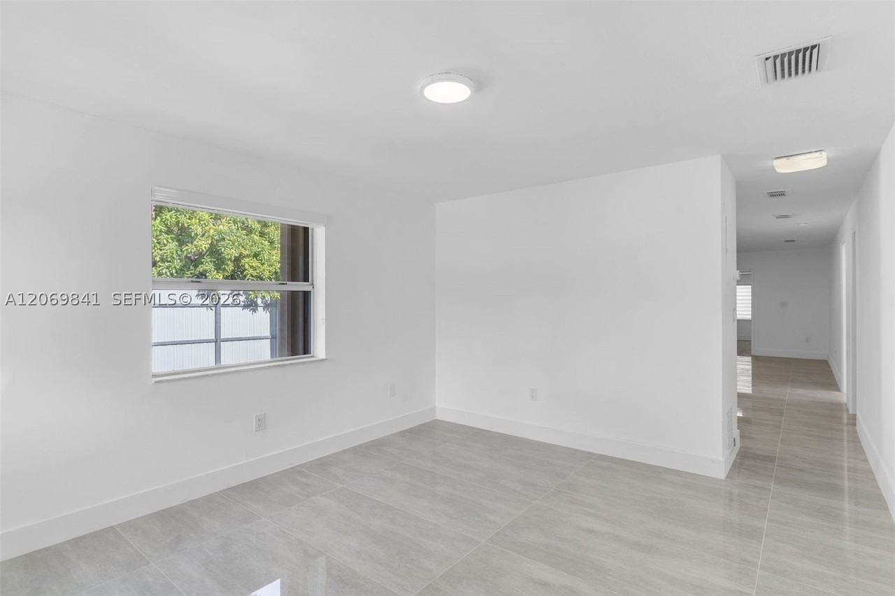 9999 Nw 25th Ter - Photo 5 of 32