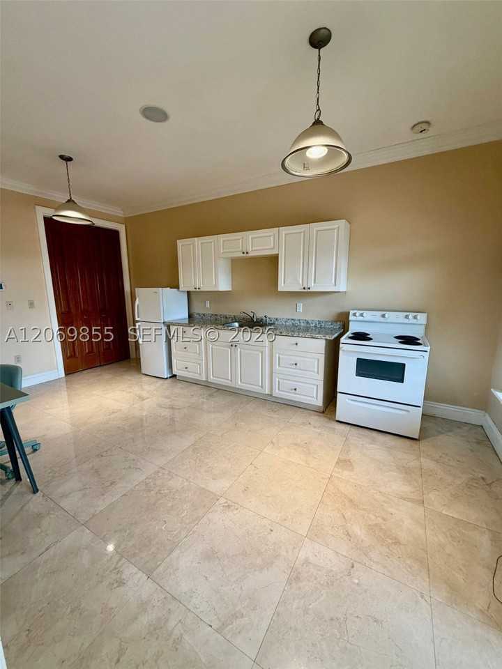 7449 Sw 104th St - Photo 3 of 19